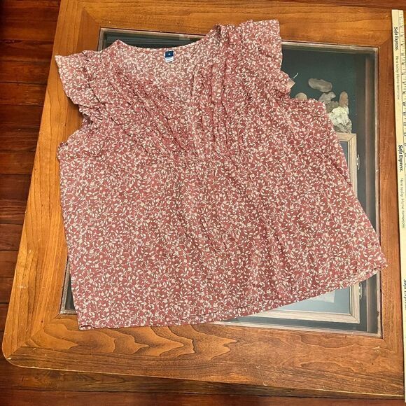 Old Navy XL Pink Floral Top Light And Airy Ruffles - Picture 9 of 13